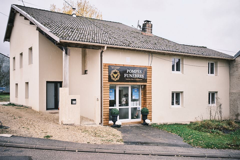 Service de pompes funèbres à Charmes